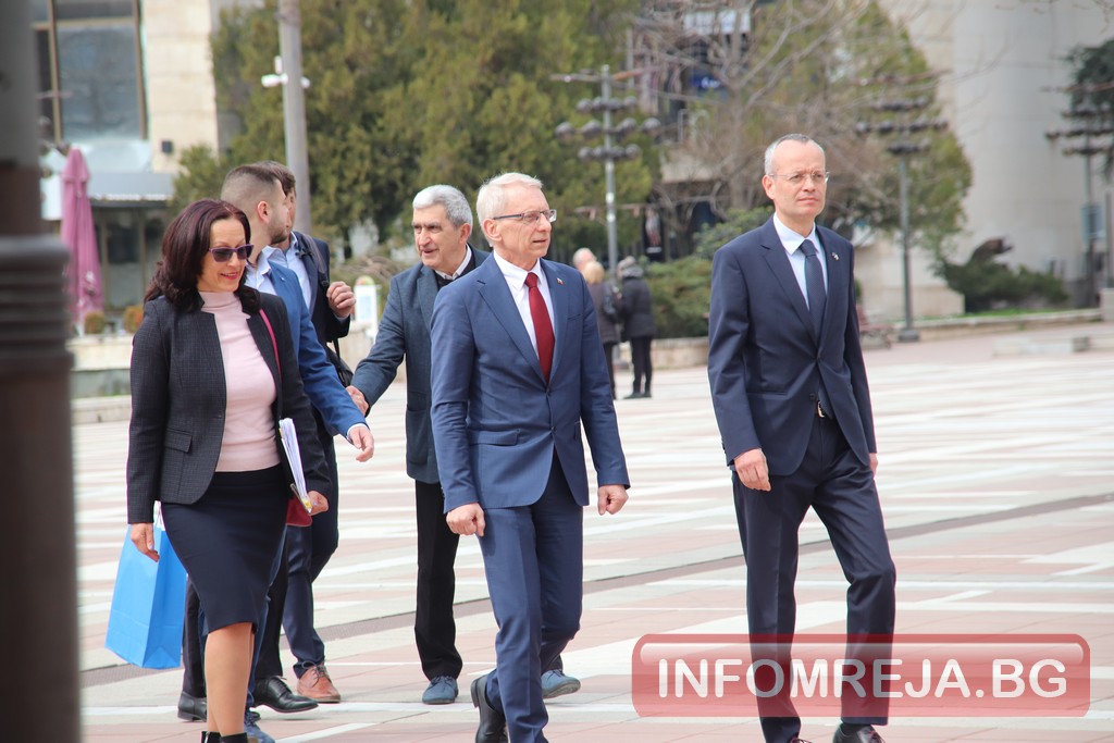 Денков регистрира листата в Благоевград: Искаме да отвоюваме България от престъпниците Денков регистрира листата в Благоевград: Искаме да отвоюваме България от престъпниците - Инфомрежа