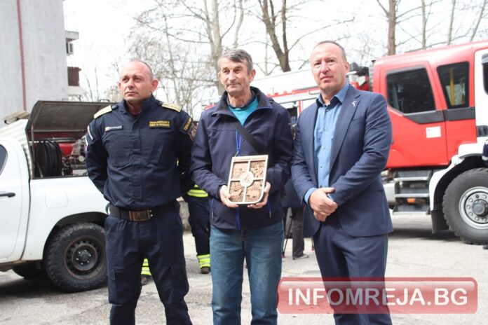 По-бърз от огъня: Доайенът в местната журналистика Божидар Стоилов получи плакет от ЮЗДП