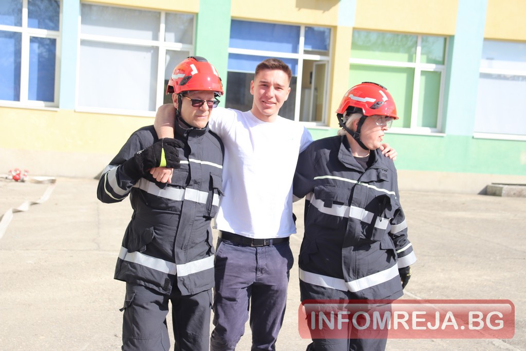 Евакуираха ученици от горяща сграда в Благоевград… но само на учение Евакуираха ученици от горяща сграда в Благоевград... но само на учение - Инфомрежа