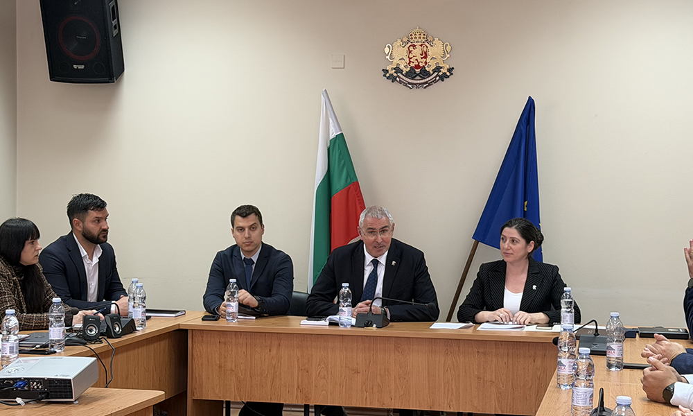 Областната администрация в Благоевград е готова с параваните, до 8 април снабдява общините Областната администрация в Благоевград е готова с параваните, до 8 април снабдява общините - Инфомрежа