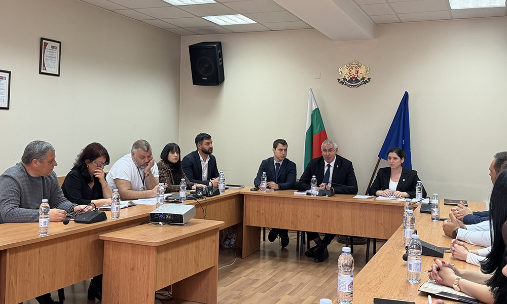 Областната администрация в Благоевград е готова с параваните, до 8 април снабдява общините Областната администрация в Благоевград е готова с параваните, до 8 април снабдява общините - Инфомрежа