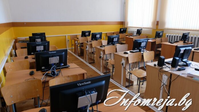 Уволниха учителката, агитирала ученици за изборите