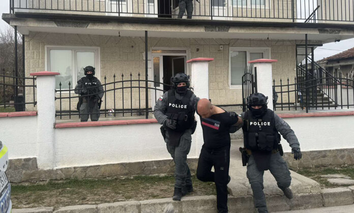 40 задържани при мащабната полицейска операция във Варненско
