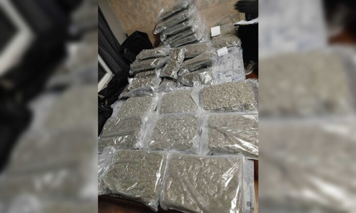 Задържаха двама мъже с 40 кг марихуана в „Студентски град“