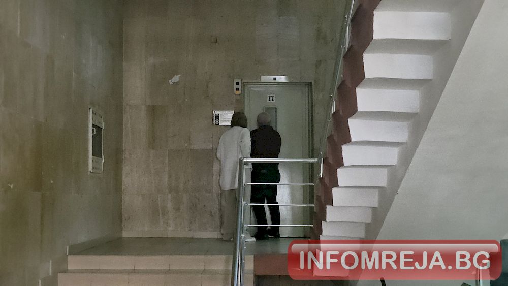 Куриоз в изборния ден: Председателят на РИК – Благоевград заседна в асансьора преди брифинга Куриоз в изборния ден: Председателят на РИК – Благоевград заседна в асансьора преди брифинга - Инфомрежа
