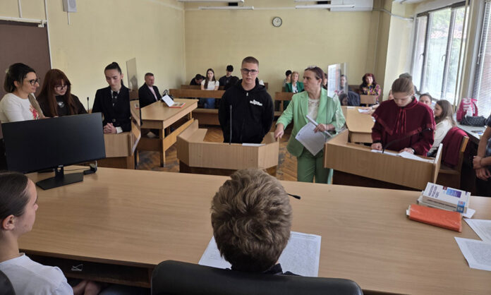 Ученици от Дупница влязоха в ролите на магистрати