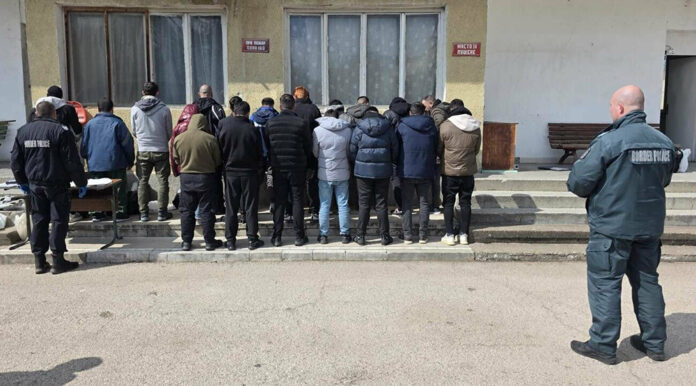 Акция на „Дунав мост 2“: Спряха два опита за трафик на 42-ма мигранти към Румъния