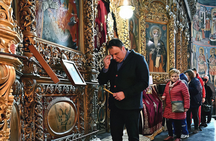 След сигнал на Николай Златарски, ДПС: Премахват рискови тополи по пътя за Рилския манастир