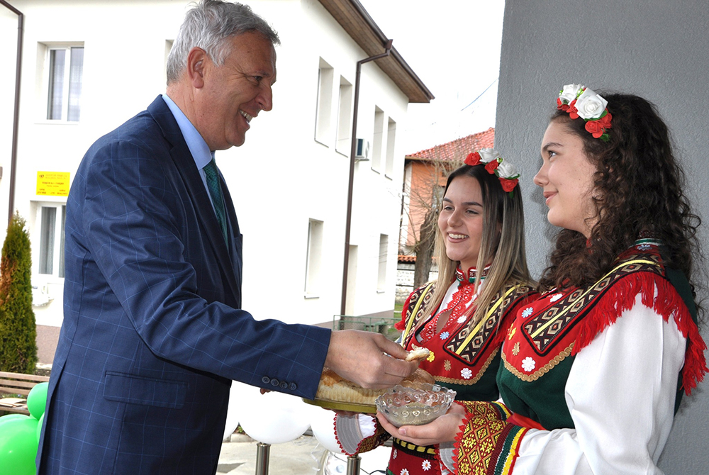 Ново начало за културата в Горно Драглище: Читалището отвори обновения си дом Ново начало за културата в Горно Драглище: Читалището отвори обновения си дом - Инфомрежа