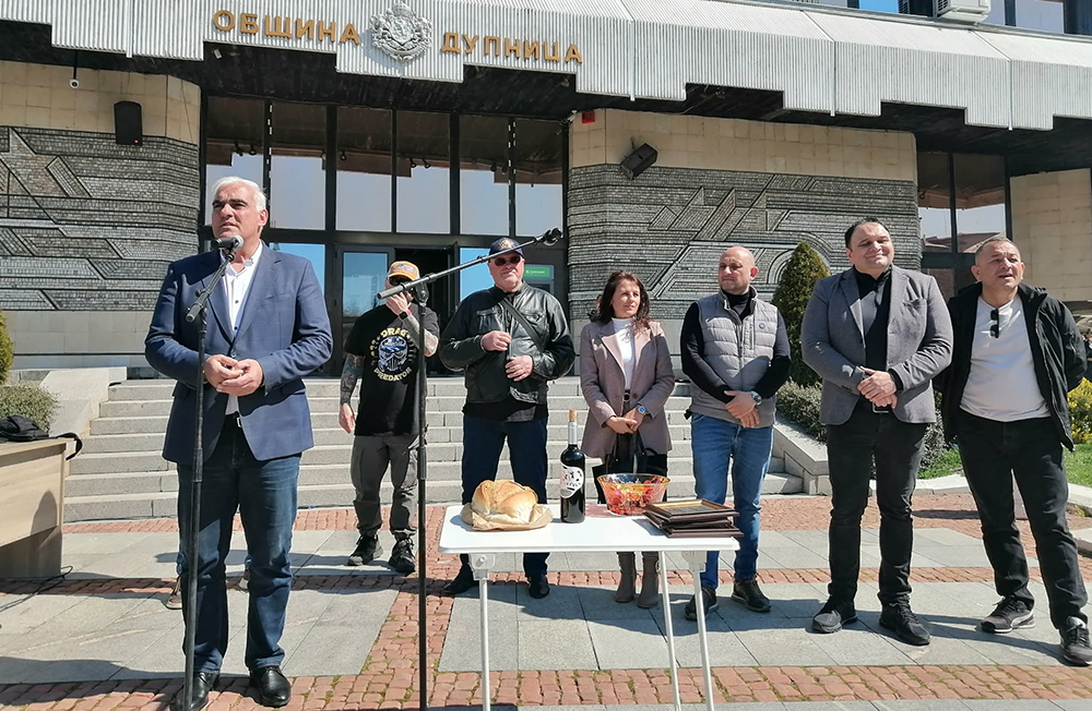 „Парад на американските автомобили“ откри сезон 2026 със зрелищно шоу в Дупница „Парад на американските автомобили“ откри сезон 2026 със зрелищно шоу в Дупница - Инфомрежа