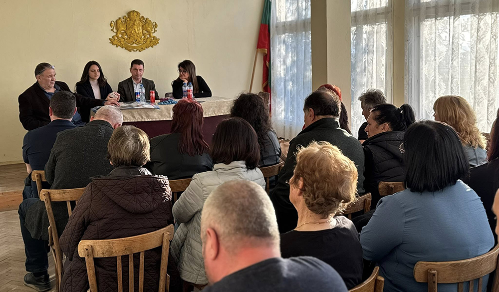 Кандидат-депутатът Елизабет Иванова в с. Сапарево: ГЕРБ-СДС е гарант за предвидимост и подкрепа за работещите майки Кандидат-депутатът Елизабет Иванова в с. Сапарево: ГЕРБ-СДС е гарант за предвидимост и подкрепа за работещите майки - Инфомрежа
