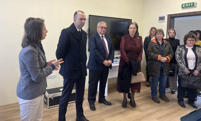 Кметът Огнян Атанасов откри нов модерен СТЕМ център в Спортното училище в Кюстендил
