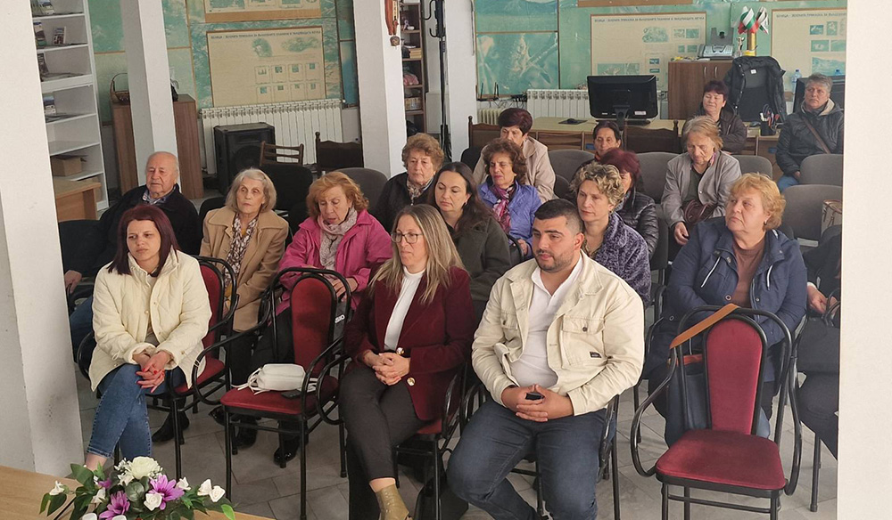 Читалището в Белица събра общественици и жители в памет на героите от Априлската епопея Читалището в Белица събра общественици и жители в памет на героите от Априлската епопея - Инфомрежа