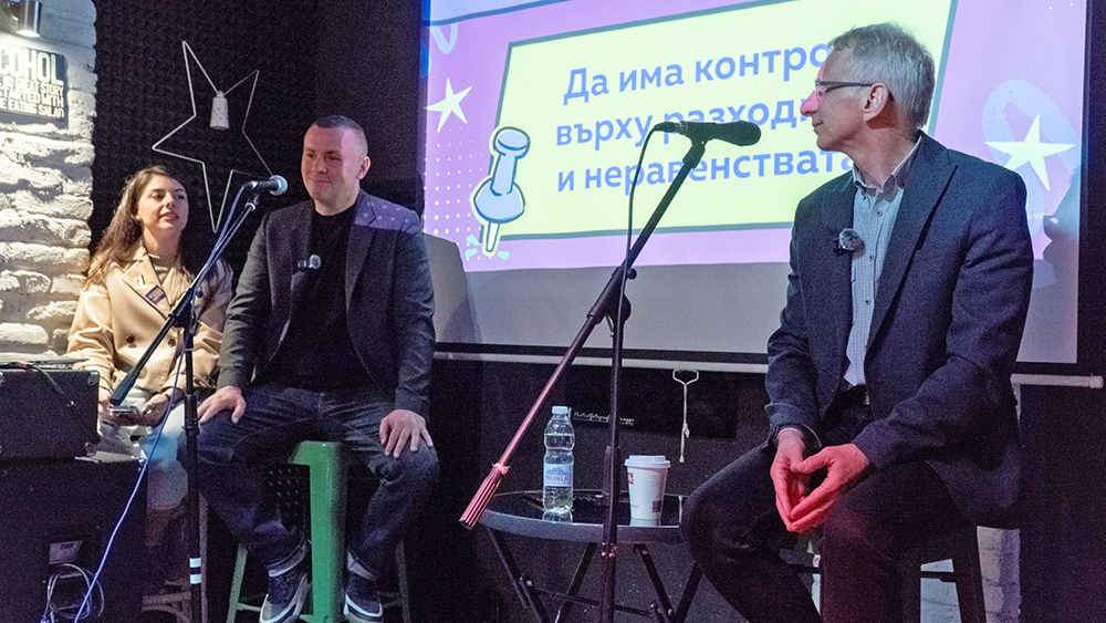 Николай Денков и Ицо Хазарта свериха политически знания и очаквания с младежи в Благоевград Николай Денков и Ицо Хазарта свериха политически знания и очаквания с младежи в Благоевград - Инфомрежа