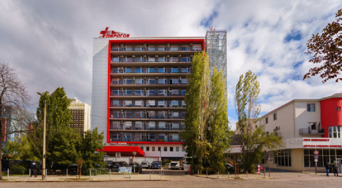 „Пирогов“: Състоянието на 14-годишното момче, паднало от тераса на НДК, остава критично