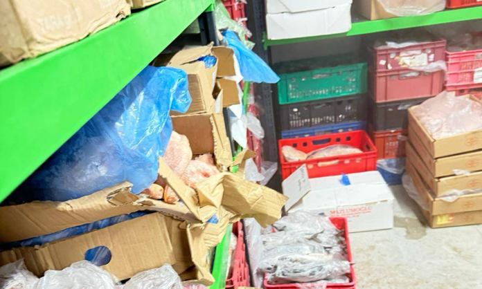 БАБХ спря от продажба над 2,4 тона храни в склад и хипермаркет в Хасково