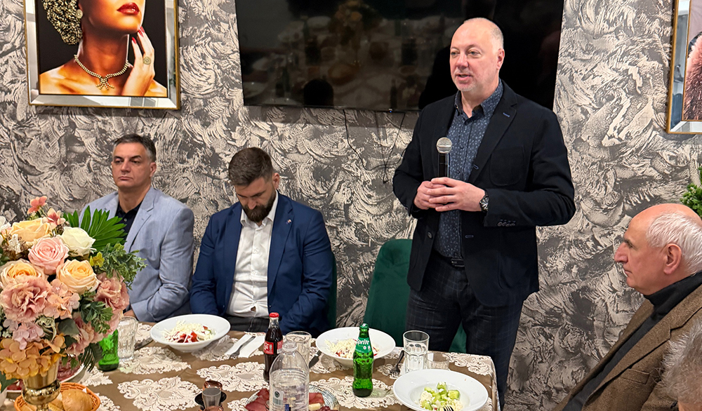 Росен Желязков: ГЕРБ няма да се възползва от правото си на партиен офис в центъра на Благоевград, за да стане клуб на незрящите Росен Желязков: ГЕРБ няма да се възползва от правото си на партиен офис в центъра на Благоевград, за да стане клуб на незрящите - Инфомрежа