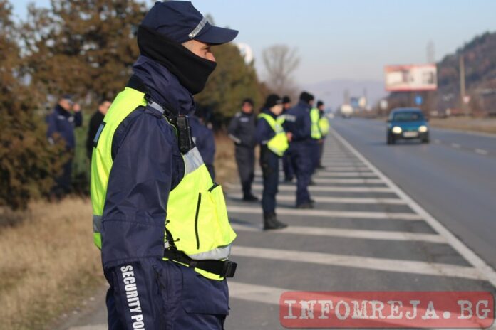 Засилено полицейско присъствие и контрол по пътищата през празничните дни