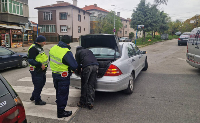 Спецоперация срещу купуването на гласове в Пиринско, ромската махала на Благоевград под полицейска обсада