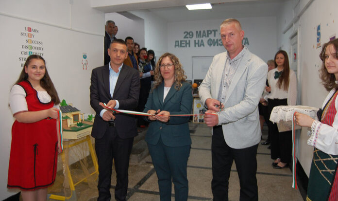Нов STEM център по „Зелена енергия“ и „Роботика“ отвори врати в СУ „Св. св. Кирил и Методий“ в Якоруда