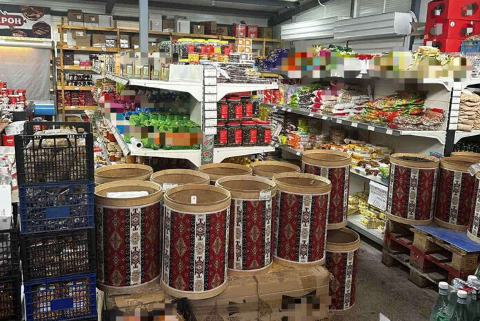 Близо два тона храни под възбрана: Затвориха два магазина в София заради стоки без произход и етикети