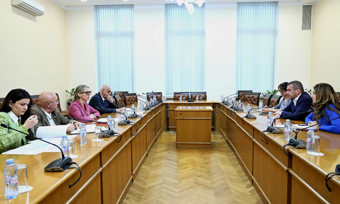 Затягат контрола над летните атракциони