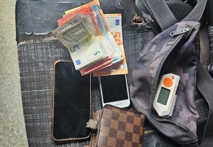 Шестима криминално проявени се озоваха в ареста след поредица от наркоудари на СДВР
