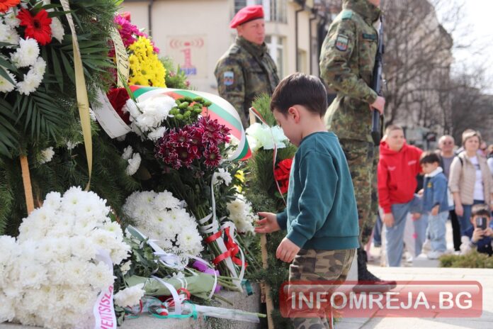 Накъде се движи България: Деградация или Демокрация?