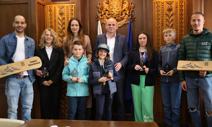Банско отличи най-добрите сноубордисти на СК „Юлен“