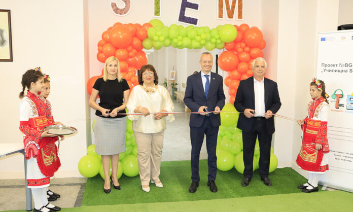 Откриха STEM център в XI ОУ в Благоевград