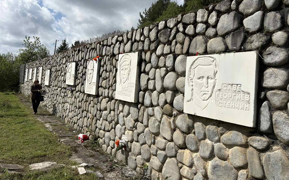 Признателна Белица почете паметта на героите си, паднали в сражението в местността Равен Признателна Белица почете паметта на героите си, паднали в сражението в местността Равен - Инфомрежа