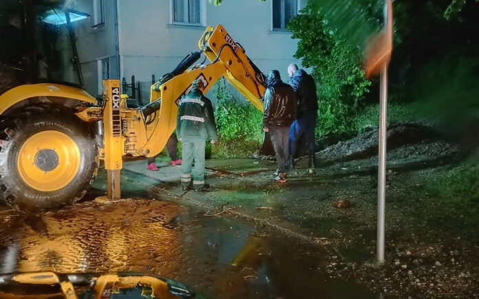 Бедствено положение в Габрово заради пороите, река Янтра с критични нива