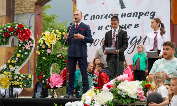 ЕГ „Д-р Петър Берон“ даде старт на абитуриентските шествия в Кюстендил