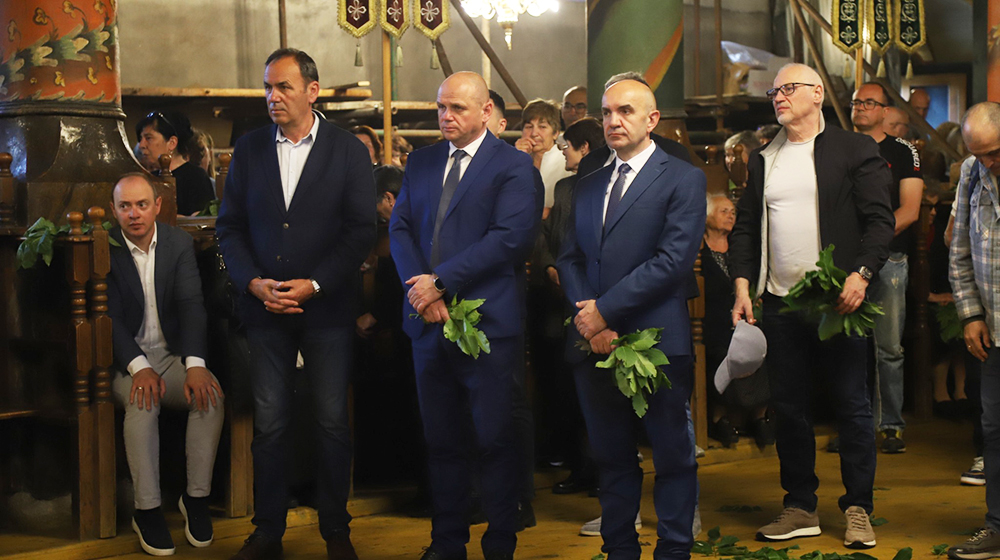 Петдесетница в Банско: Митрополит Серафим оглави празничното богослужение в църквата „Св. Троица“ Петдесетница в Банско: Митрополит Серафим оглави празничното богослужение в църквата „Св. Троица“ - Инфомрежа
