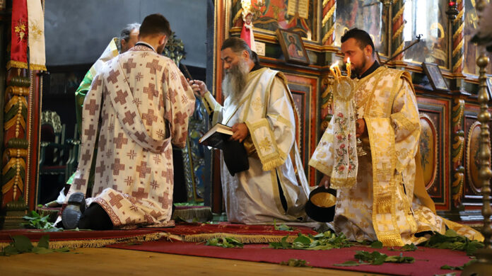 Петдесетница в Банско: Митрополит Серафим оглави празничното богослужение в църквата „Св. Троица“