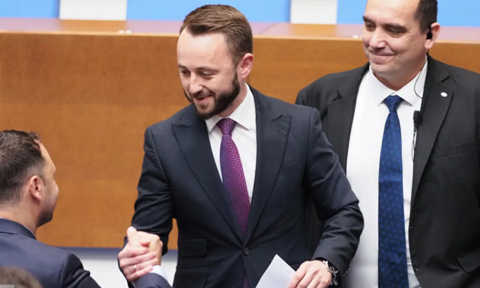 Месут Рушит положи клетва като народен представител