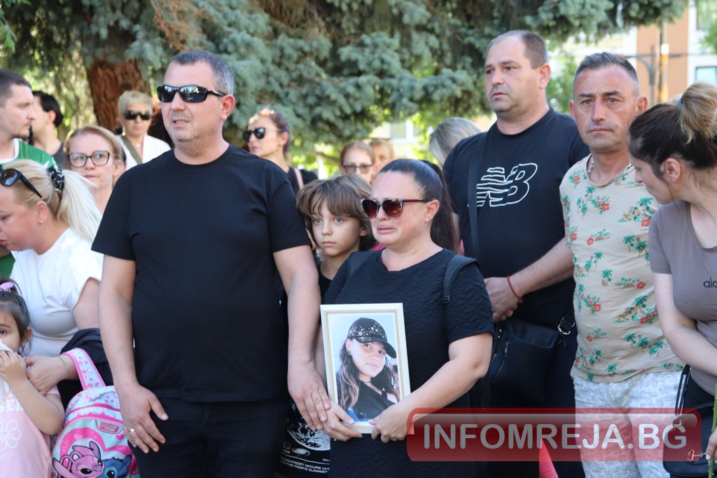 Бдение в памет на Ивана, баща ѝ: Ако съдът не свърши работата, ние ще си я свършим! - Инфомрежа