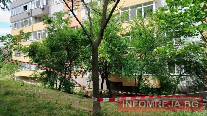 12 часа след трагедията: Блокът в „Струмско“ е охраняван от полицаи