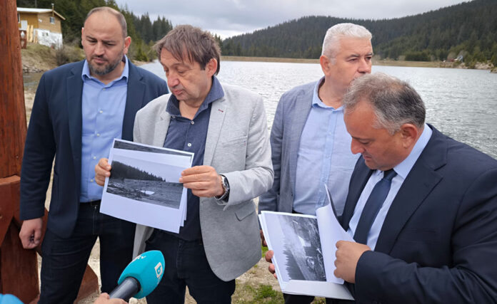 Спешен обходен път и мостово съоръжение решават кризата със свлачището в Смолян
