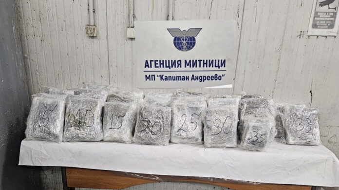 Марихуана за близо 400 000 евро откриха в автомобил с немска регистрация на Капитан Андреево