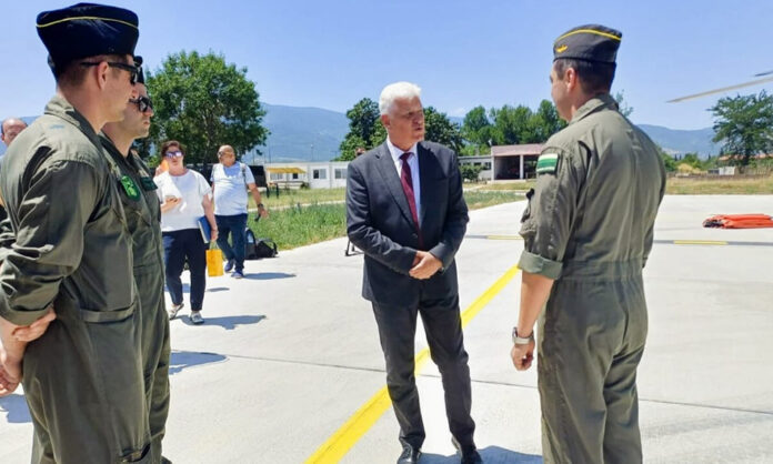 Министър Стоянов: „Спартан“ за първи път е готов да гаси пожари от въздуха