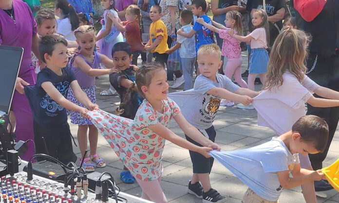 Кочериново отпразнува 1 юни с усмивки, игри и цветно настроение