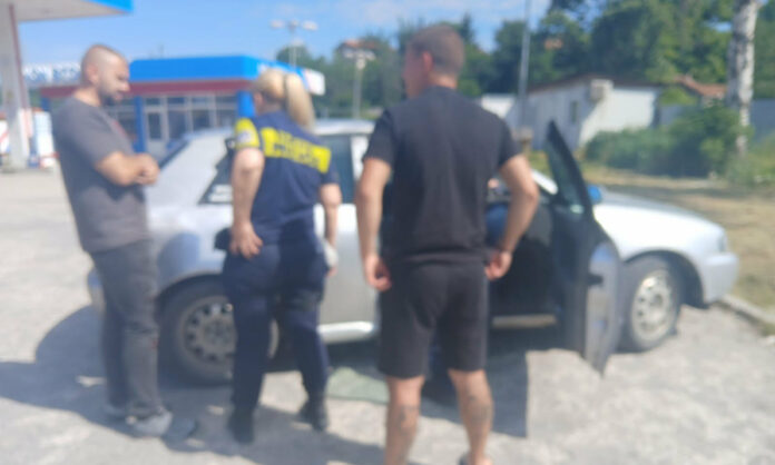 Хванаха 17-годишен ученик да шофира в Пернишко