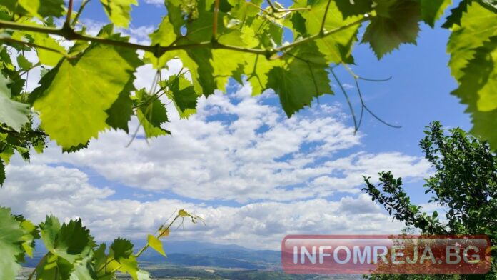 Температури до 30°, гръмотевични бури и валежи над планините