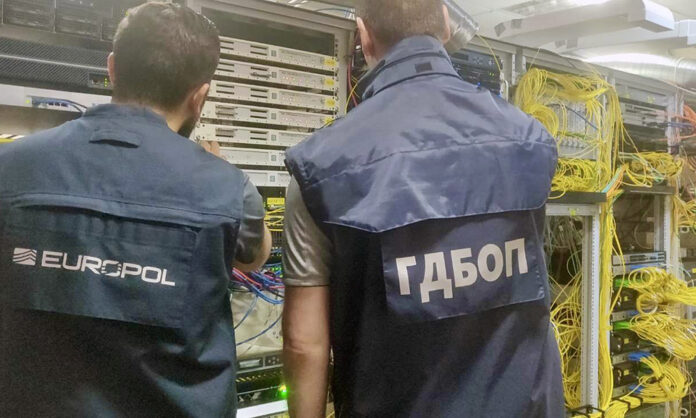 Незаконни доставчици на спортни канали и филми са отрязани от ГДБОП