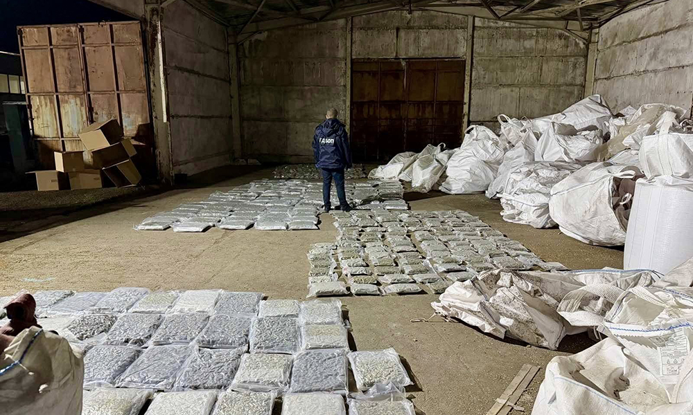 Хванаха 250 кг наркотици, пренасяни са с хеликоптер през граница Хванаха 250 кг наркотици, пренасяни са с хеликоптер през граница - Инфомрежа