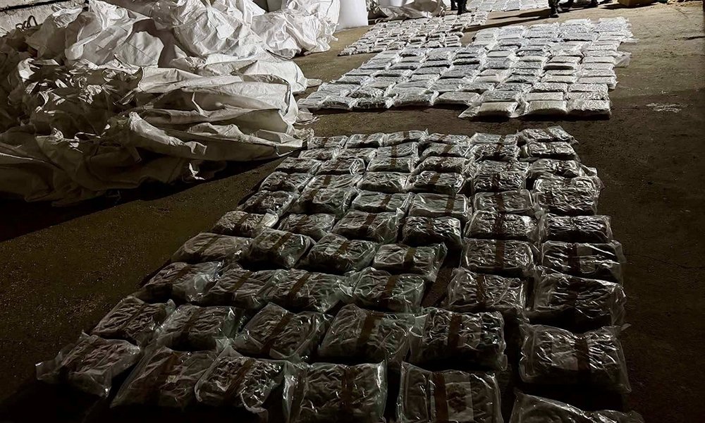 Хванаха 250 кг наркотици, пренасяни са с хеликоптер през граница Хванаха 250 кг наркотици, пренасяни са с хеликоптер през граница - Инфомрежа