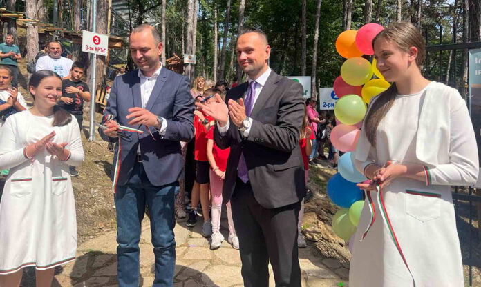 Нов атракцион в Кюстендил: Навръх празника на детето откриха въжен парк с четири трасета и алпийски тролей