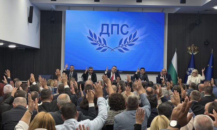 Пеевски направи промени в ЦОБ на ДПС