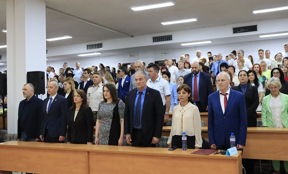 205 абсолвенти от Правно-историческия факултет на ЮЗУ получиха дипломите си 205 абсолвенти от Правно-историческия факултет на ЮЗУ получиха дипломите си - Инфомрежа